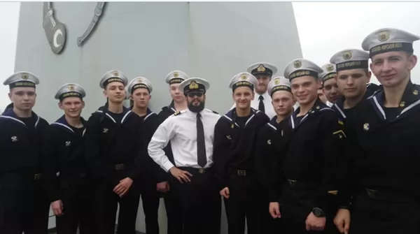 Ліцеїсти на кораблі ВМС Великобританії типу “ECHO”